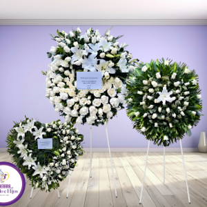 Corona de Condolencias Clásica - Arreglo Floral de Pie con Cinta